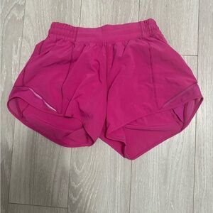 NWOT Sonic Pink High-Rise Lululemon Hotty Hots 4 inches (Size 6)